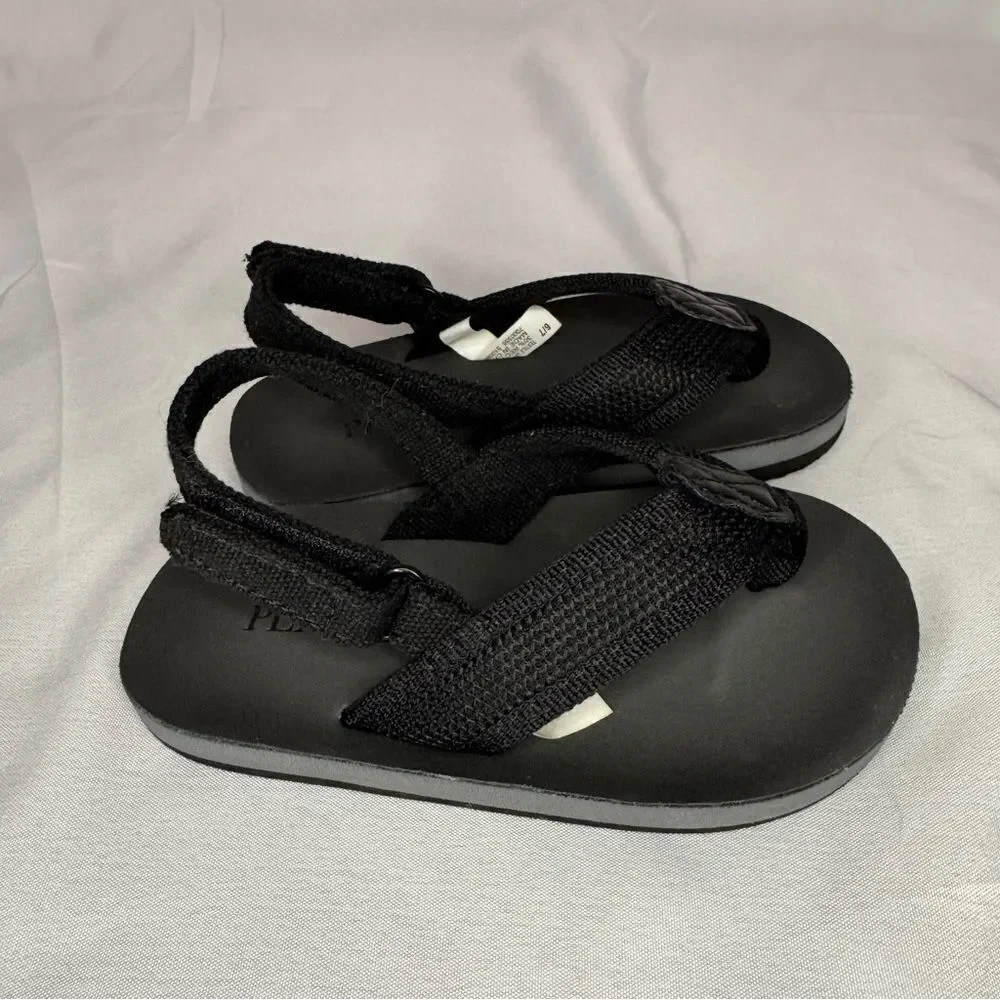 Toddler faux leather sandals size 6/7